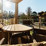 Sarnia Residence, Sun & Snow Apartment *