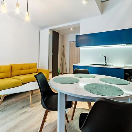 Sun & Snow, Sarnia Residence